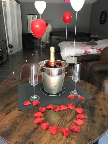 Love Room - La Parenthese Saint-Bauzille-de-la-Sylve 外观 照片
